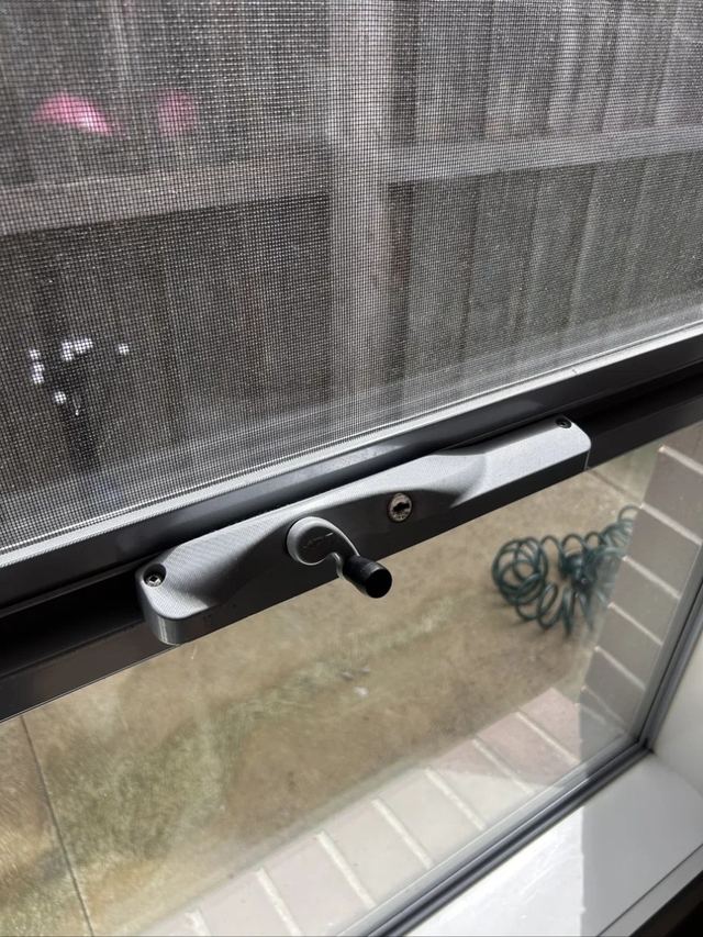 Keyed window lock fitted to an awning window