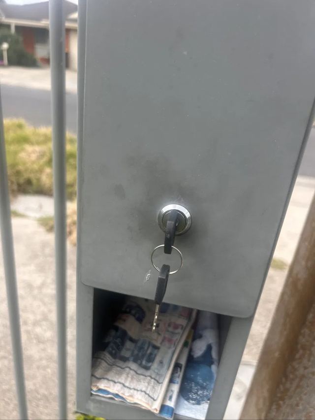 Seized letterbox lock replaced and cut to two keys